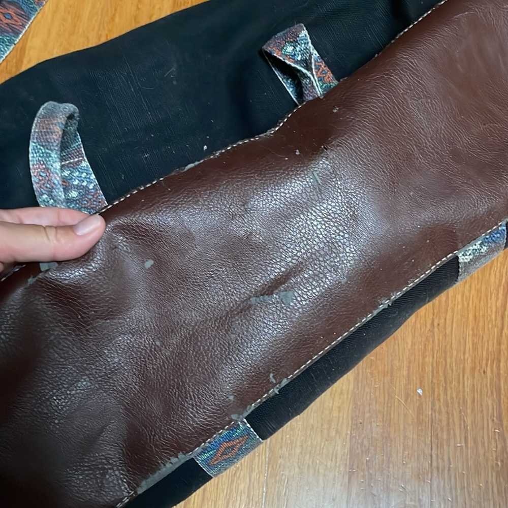 Mossimo Duffle - Picture 3 of 7